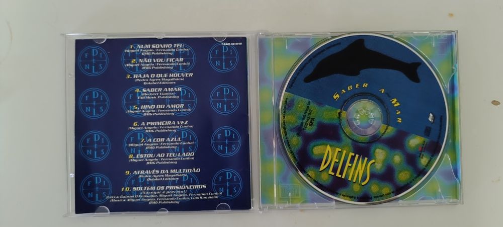 Dolphin CD Case. Damaged CD426289904464046084