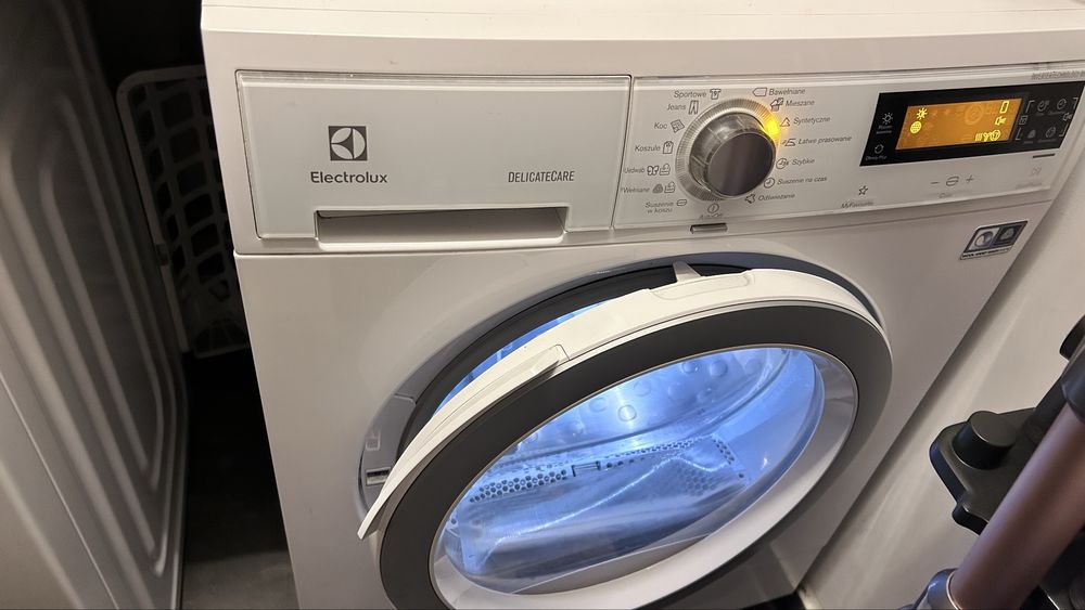 Suszarka z pompom ciepła  EDH4388GDE electrolux