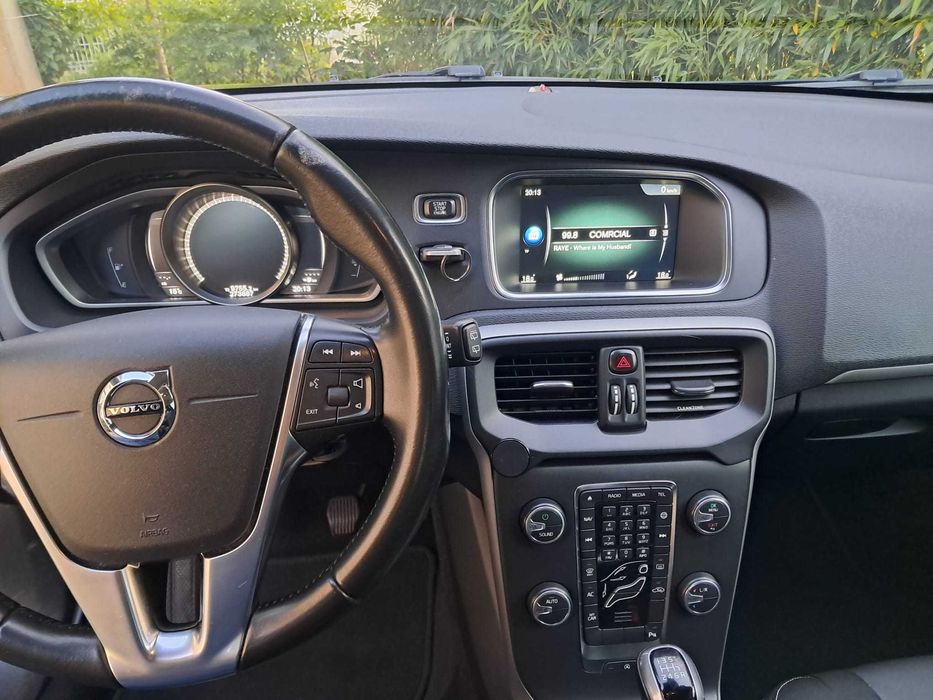Carro Volvo v40d3