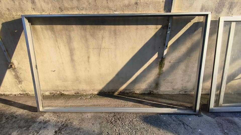 Janela em alumínio de correr de 1,94m x 1,10m