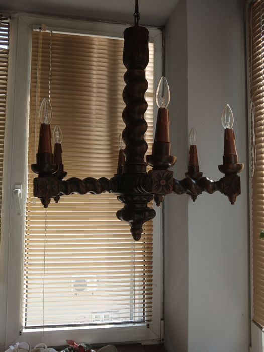 Orginalna drewniana, rzeźbiona lampa sufitowa