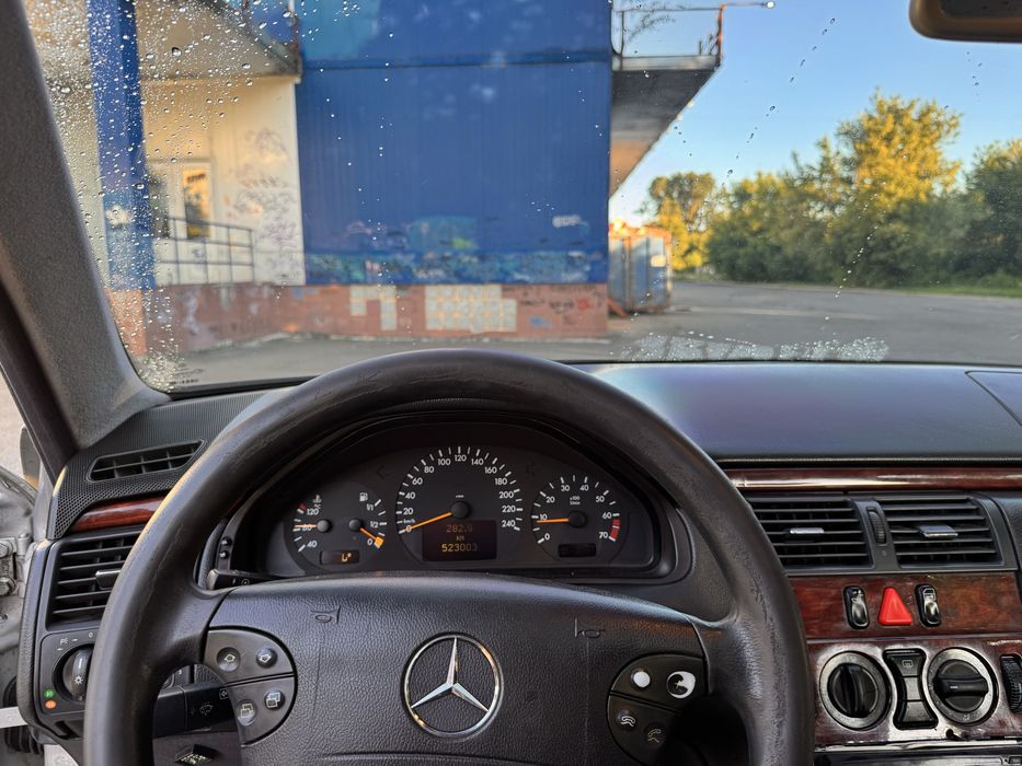 Mercedes 210 2.0benz