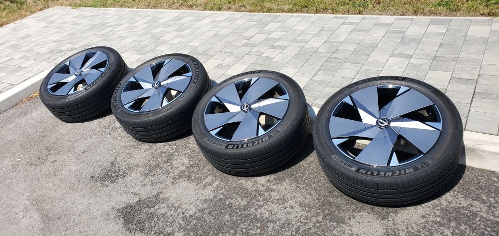 Nissan Ariya диски 20" оригинал с резиной Michelin