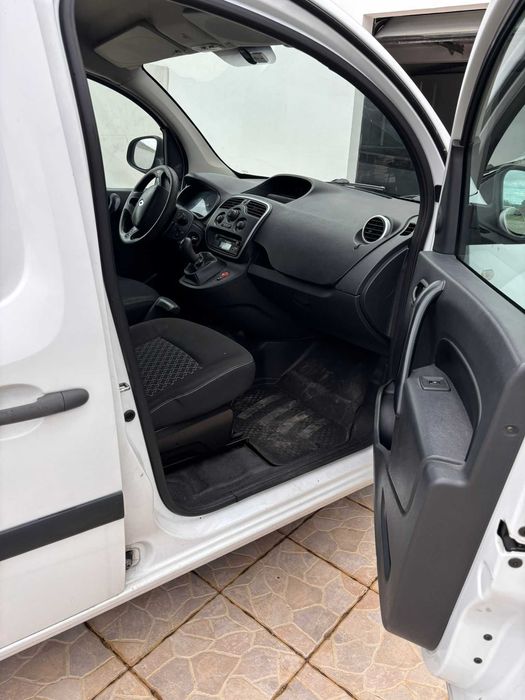 Renault Kangoo (caixa isotérmica com motor de frio)