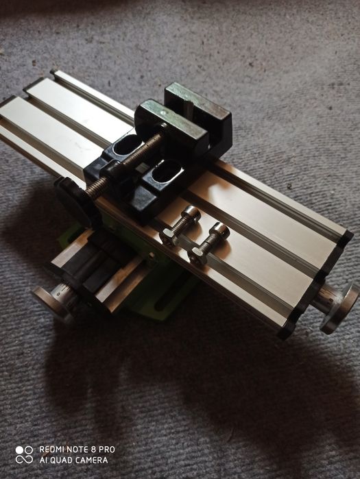 Stolik krzyżowy,koordynacyjny.Imadełko gratis.