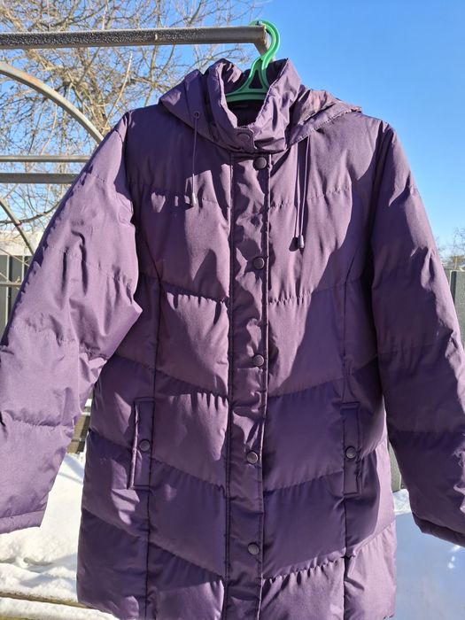 Куртка насиченого фіолетового кольору, розмір L, заміри в описі.