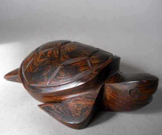 Статуэтка черепахи из дерева ручной работы