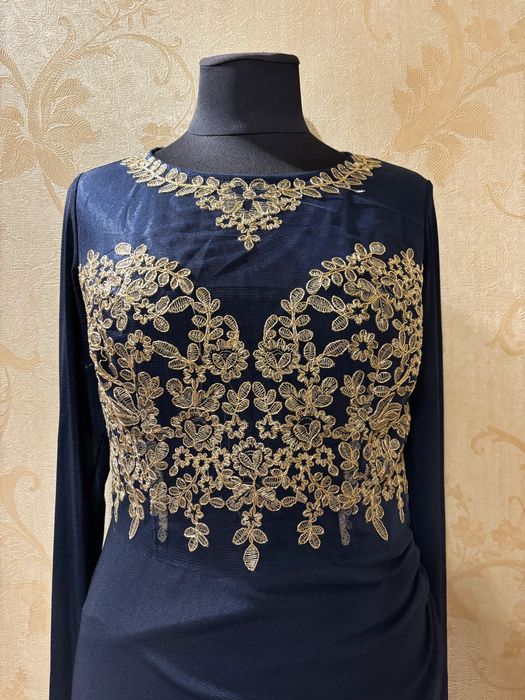 Жіноча темно-синя вечірня сукня Lovely Grace з вишивкою в розмірі M