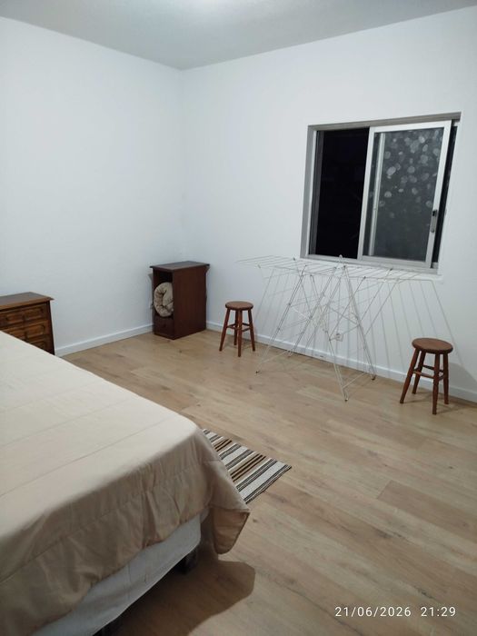 Quarto individual ou casal para arrendar