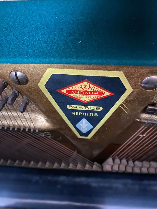 Чорне піаніно  Україна