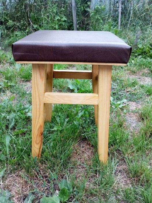 Табуретки стільці