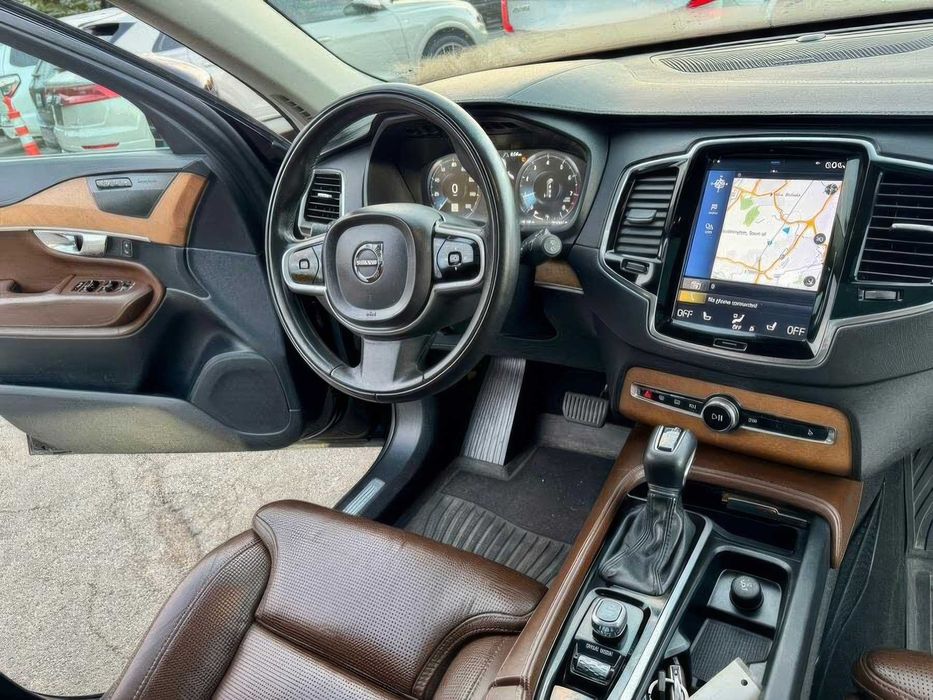 Volvo XC90      2020