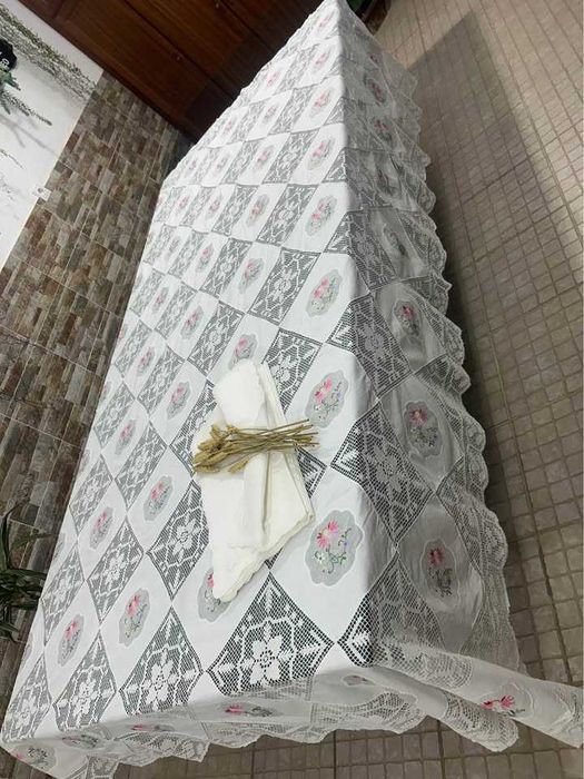 Toalha de Mesa em Linho e Renda Filé Artesanal + 12 Guardanapos
