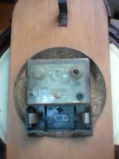 Настінний годинник радянських часів з барометром