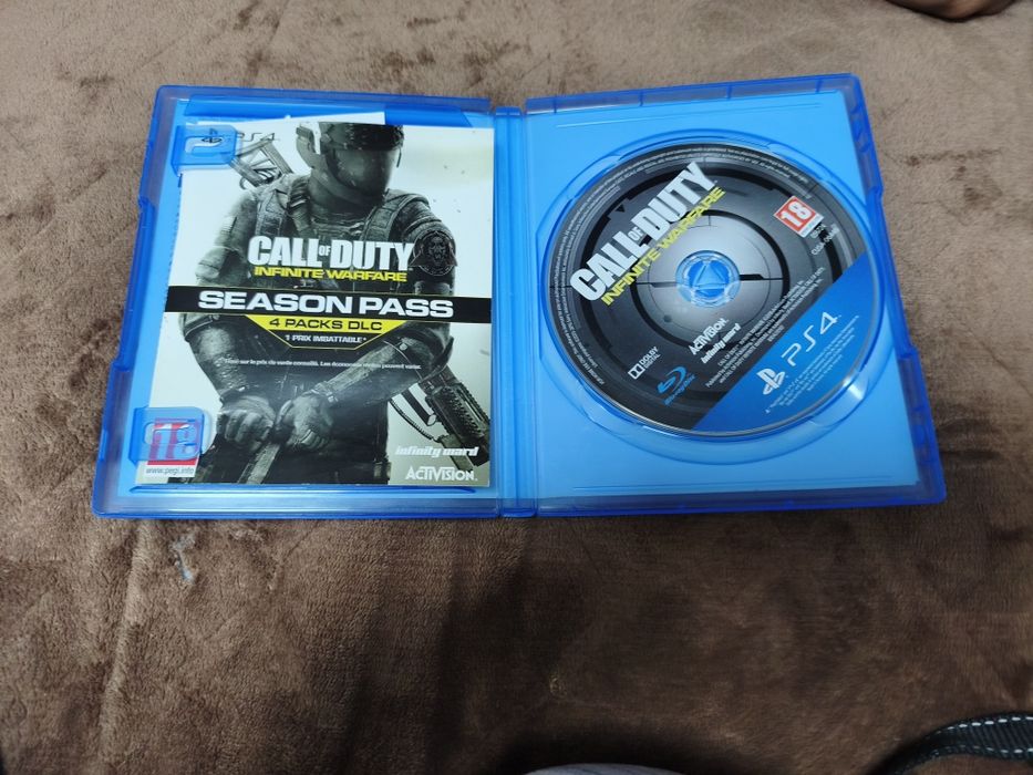 Jogos PS4 call of duty Infinity Warfare e  Marvels Spiderman
