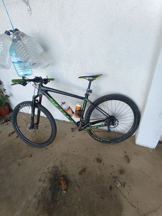 Bicicleta BTT scott em carbono