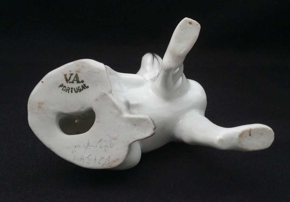 Antigo porta-palitos em porcelana Vista Alegre em forma de cão