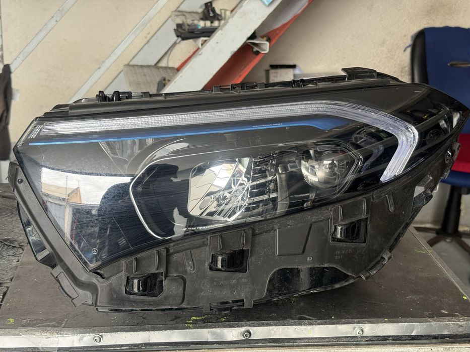 Mercedes EQA/EQB w243 farol esquerdo 2024