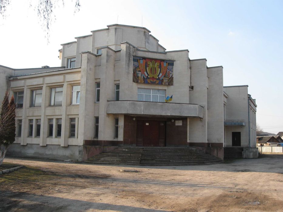 Комерційні приміщення в історичному будинку культури