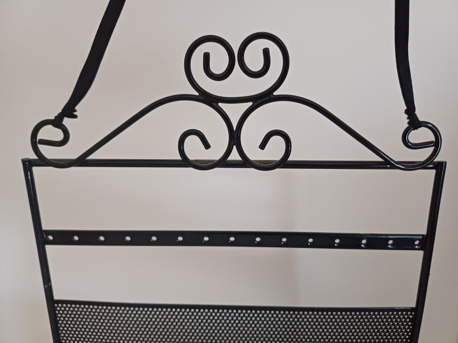 Porta-jóias metálico preto