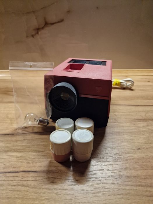 Rzutnik Ania plus 4 bajki i żarówka