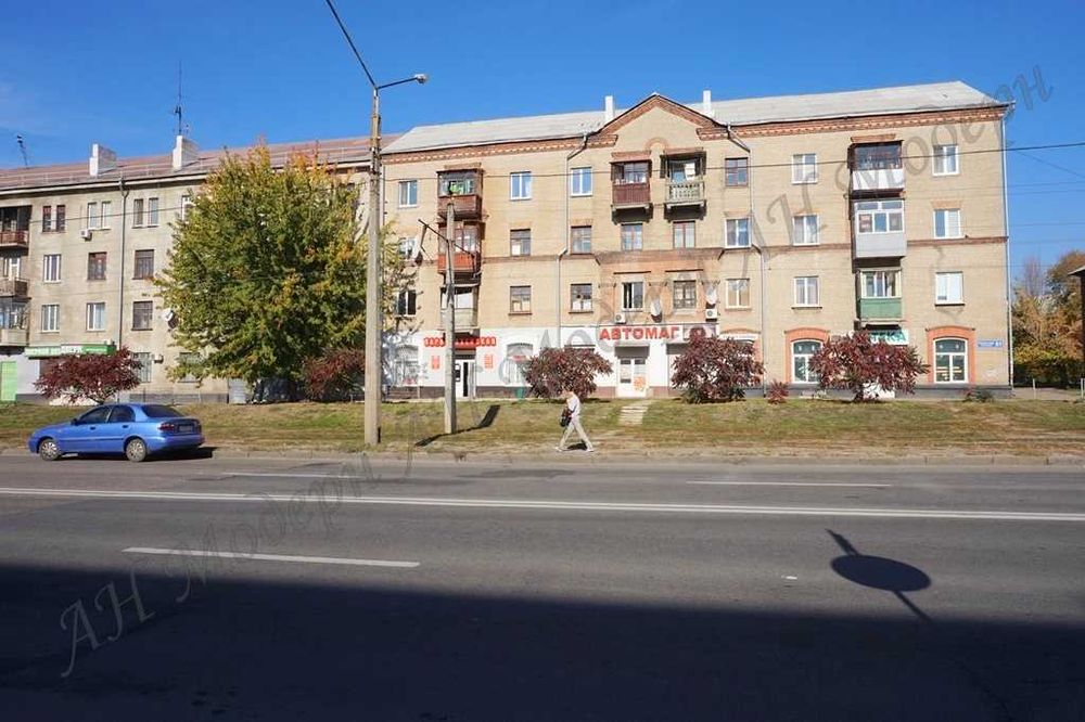 Фасадний магазин недалеко від ТРК Французький бульвар