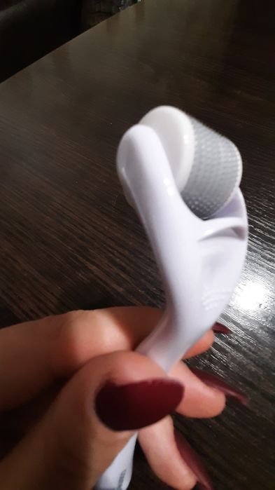 Мизероллер для лица.