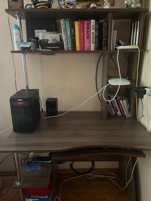 Компʼютерний стіл