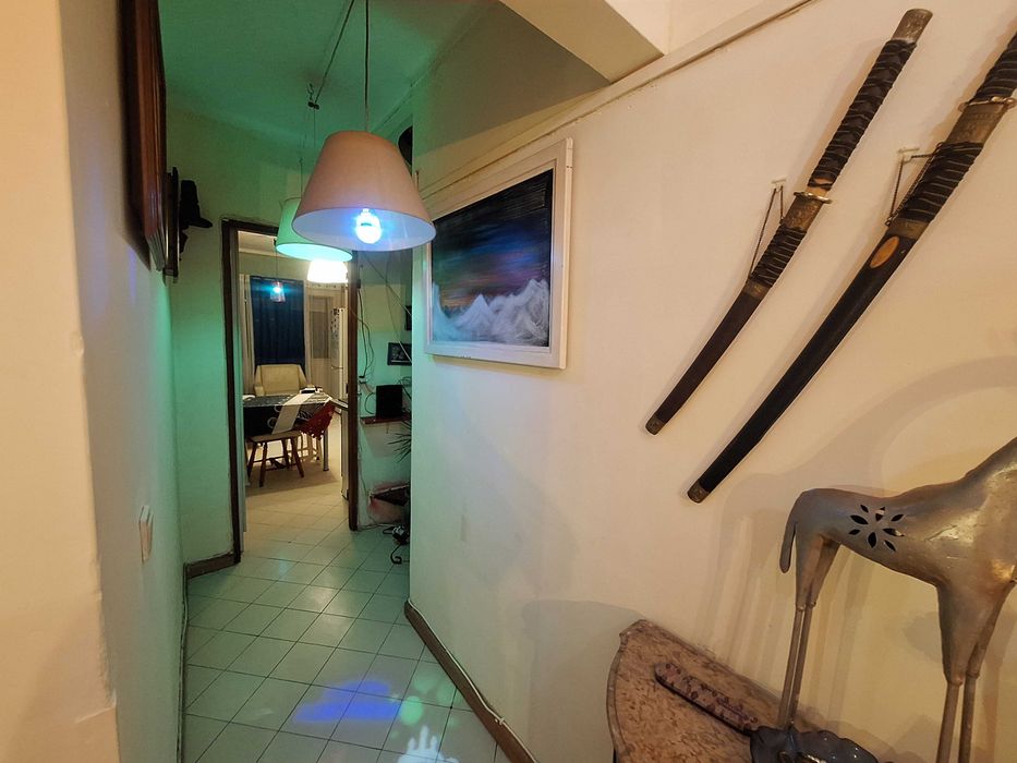 Bom quarto em zona sossegada mas perto de transportes e comercios.