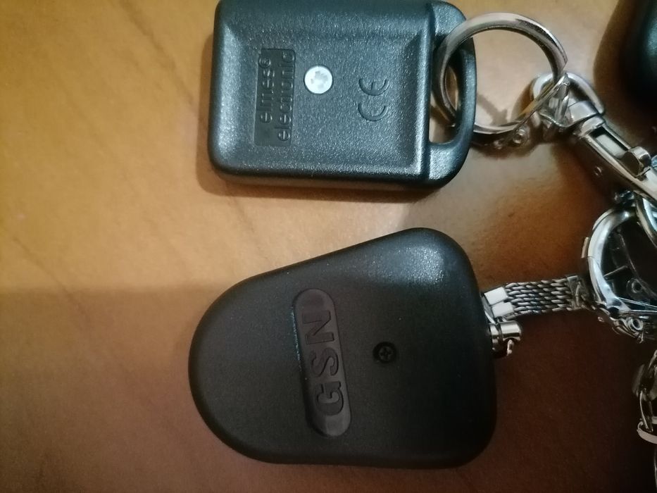 Продам пульты разные