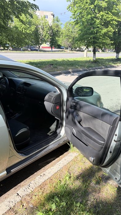 Toyota Avensis 2.0 дізель гарний стан