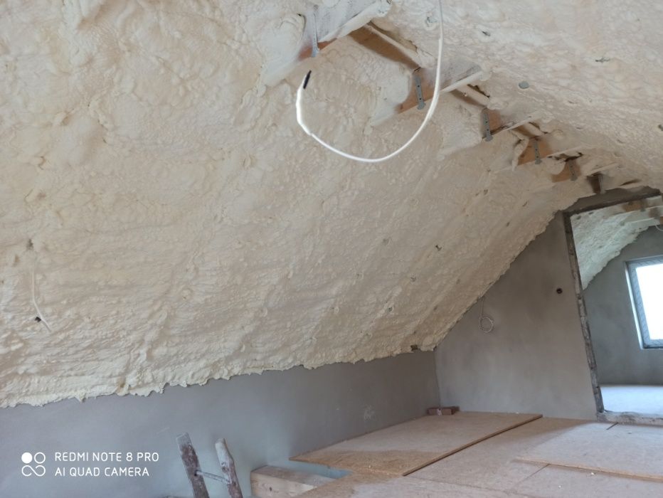 Ocieplenie pianą PUR,  Ocieplanie piana PUR ,  izolacja poddasza