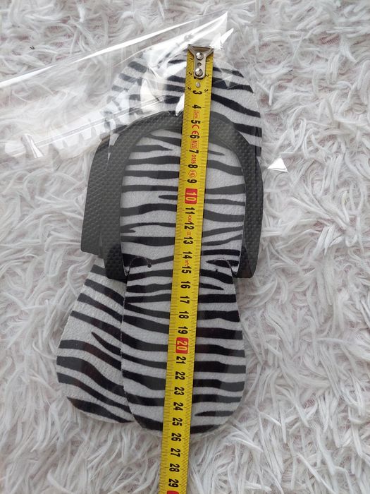 Poduszka do manicure + klapki do pedicure