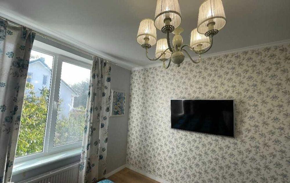 Дом в Червоном Хуторе , в доме остается все, отличное местоположение.