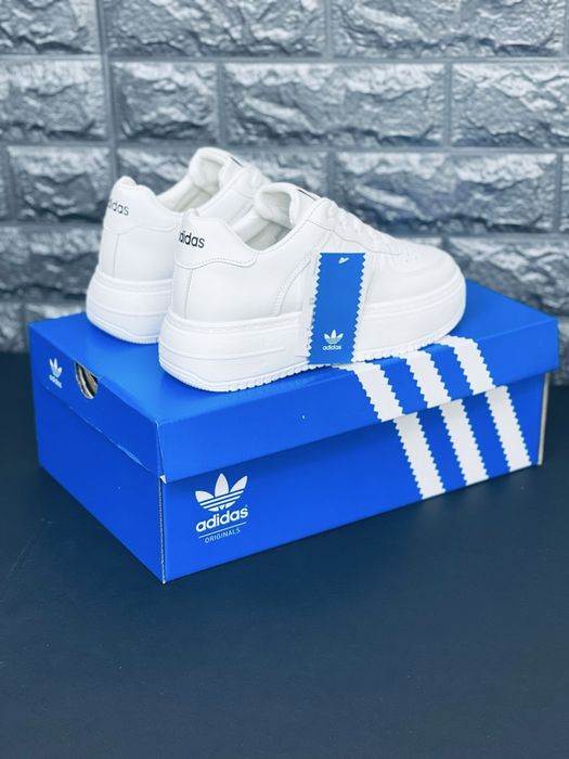 Кроссовки адидас / Adidas / кожаные красивки на лето / белоснежные женские кросивки / шкіряне жіноче взуття / адідас кросовки