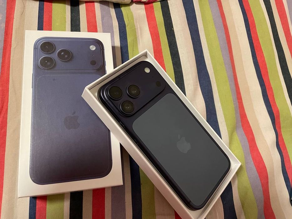 iPhone 17pro Max blue