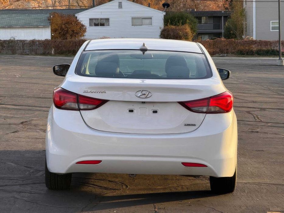 Hyundai Elantra Limited      2015