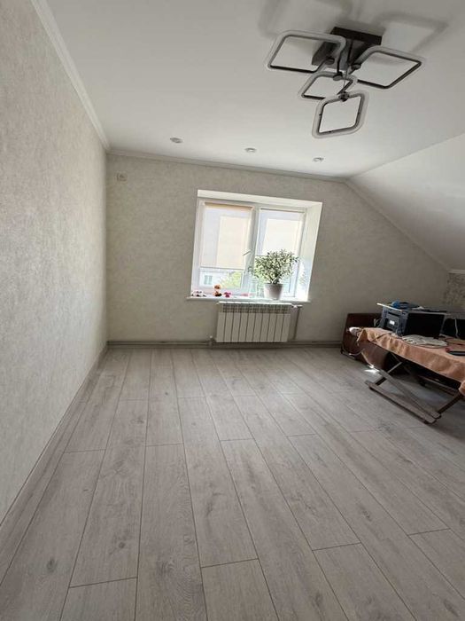 Продам сучасний двоповерховий будинок 180кв.м. з усіма комунікаціями