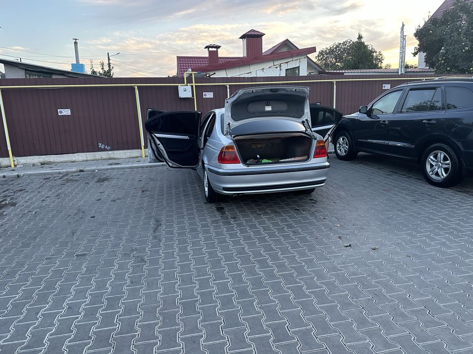 BMW E46 320i (1998)