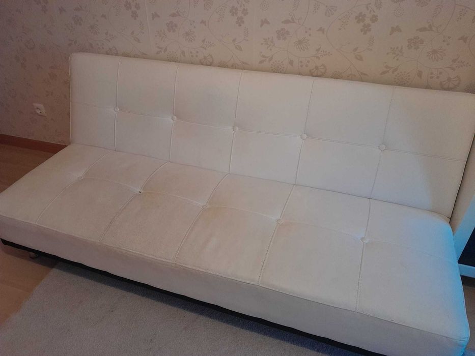 Sofá branco pérola