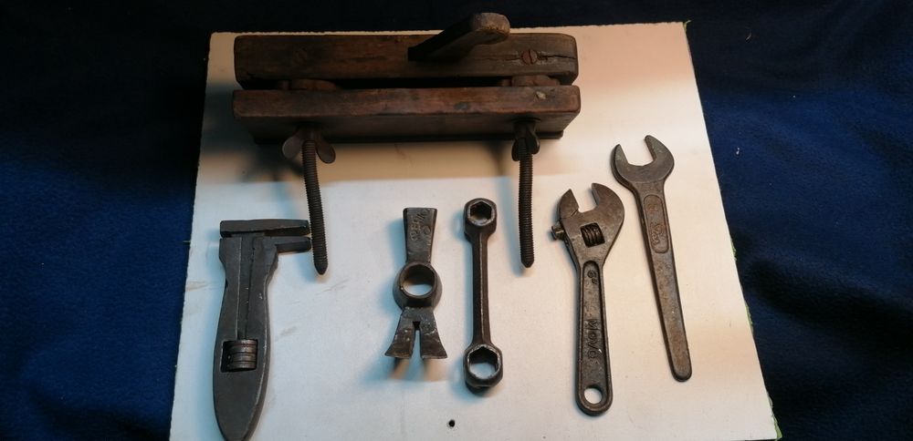 Diversas ferramentas antigas