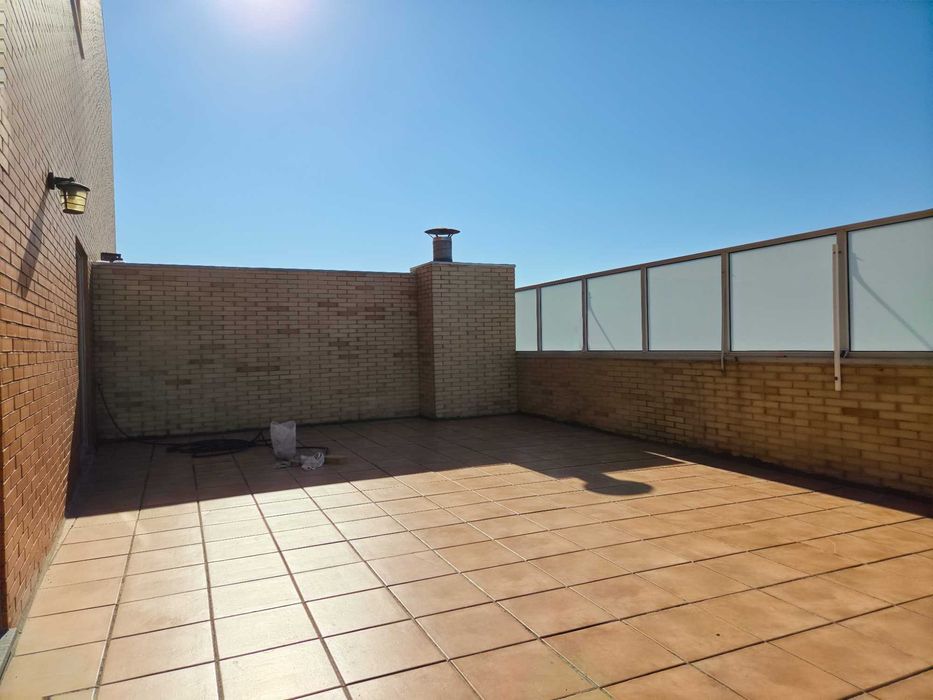 T1 com Terraço, Vista Mar e Lugar de Garagem – Santo Ovídio, a 200m do Metro
