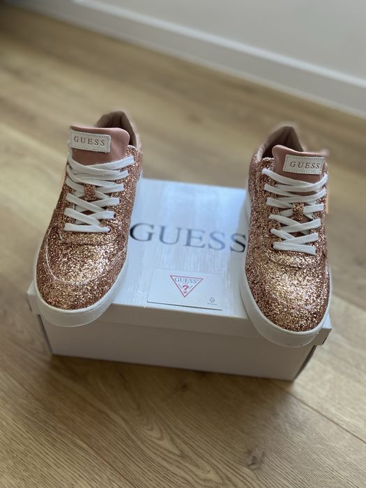 Sneakersy Guess r 39