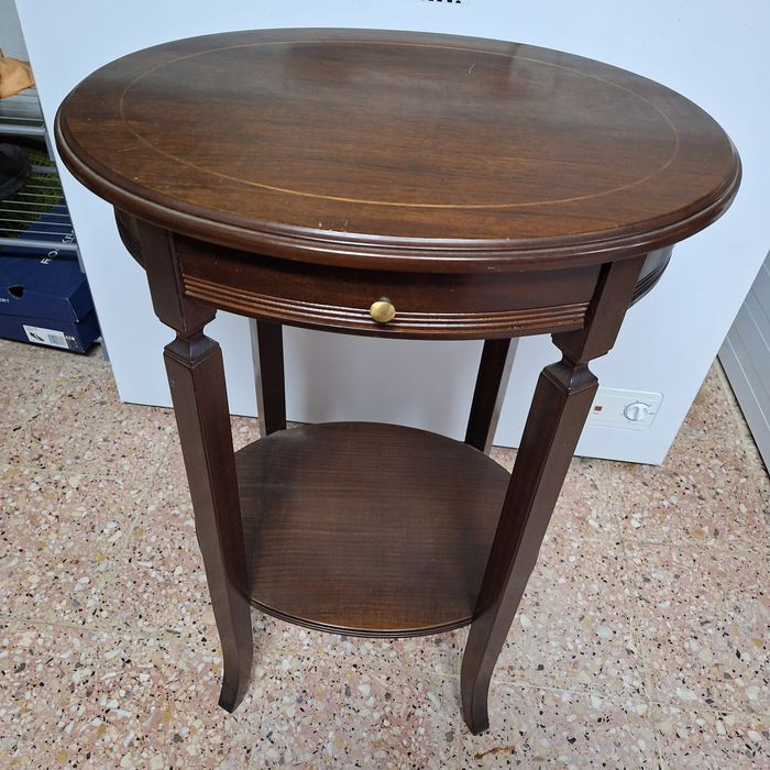 Mesa de apoio em madeira fina