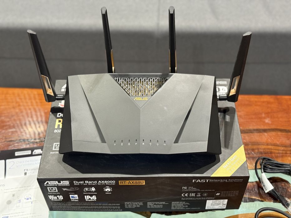 Ігровий маршрутизатор роутер Asus RT-AX88U стандарт WiFi 6