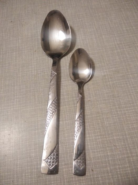 Ложки и вилки разные