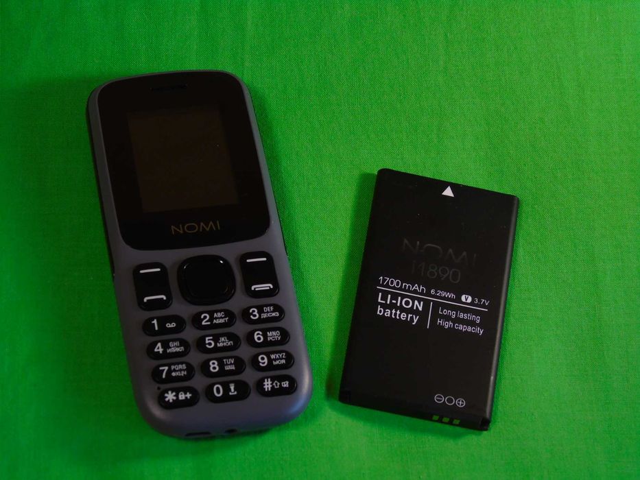 Мобільний телефон Nomi i1890 сірого кольору коробка документи стан іди