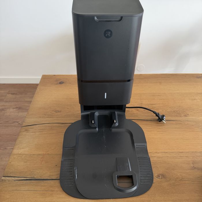 Roomba iRobot i3+ c/ Base de Carregamento