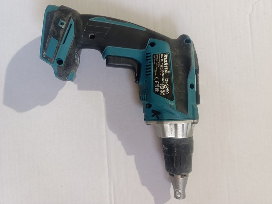 Wkrętarka Makita dfs250