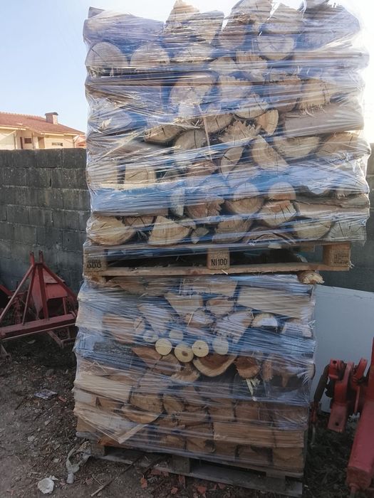 Vende se paletes de lenha